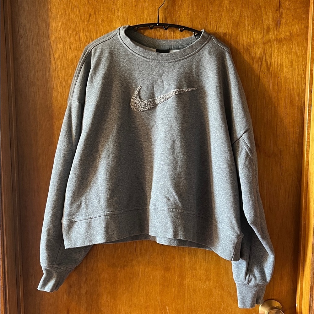Woman’s Nike Gray Cropped Crew Sweatshirt with Textured Swoosh Large